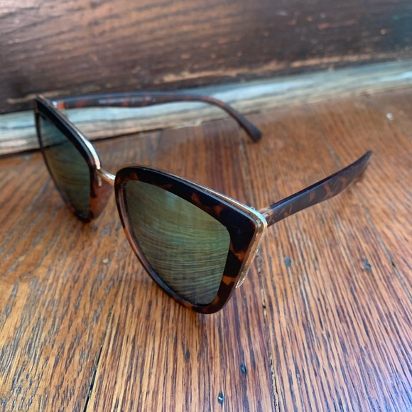 SOLD - Picture 3 of 4